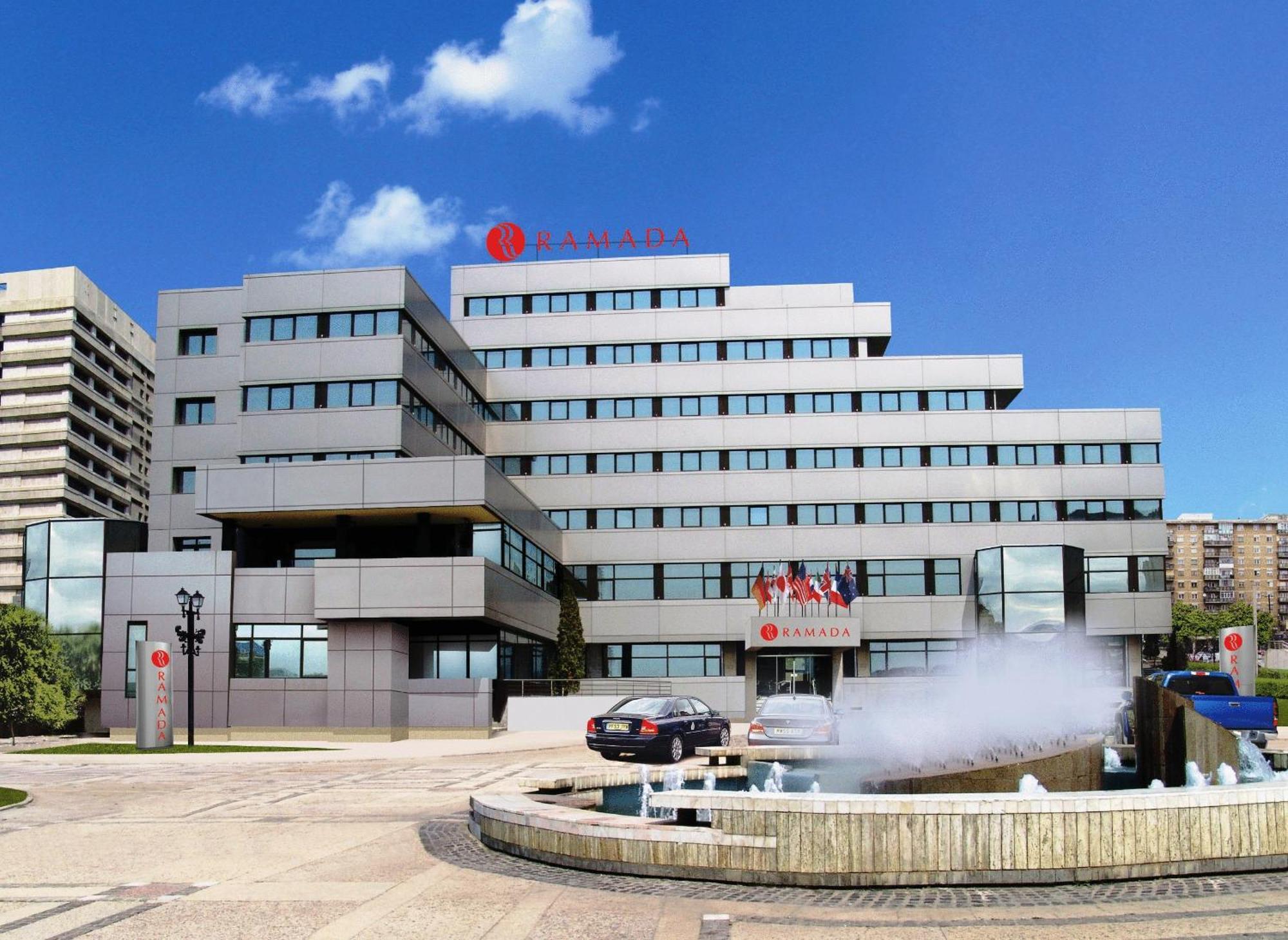 Ramada Iasi City Center Eksteriør billede